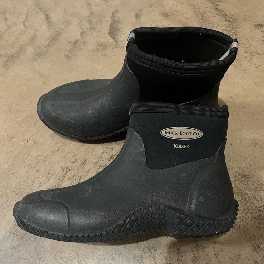 Muck Jobber boots for men size 9 or women size 10